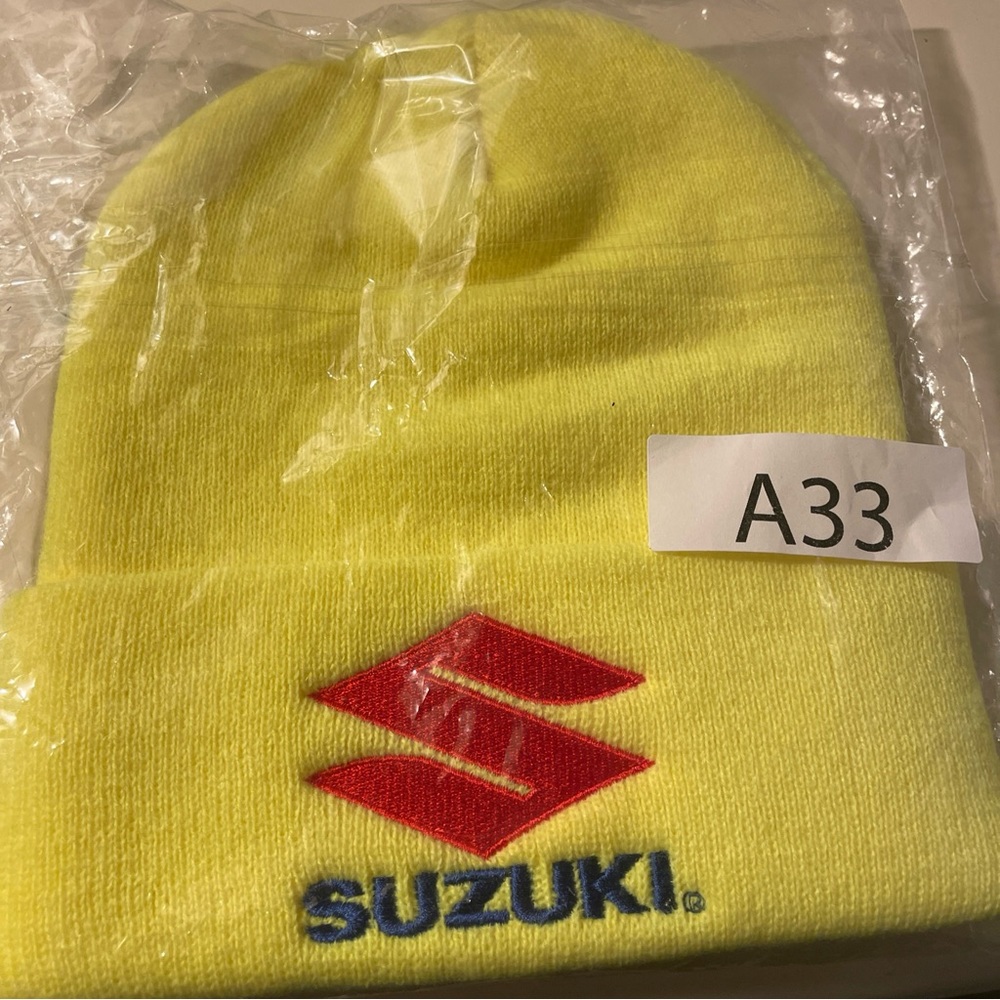 NEW•999 world beanie